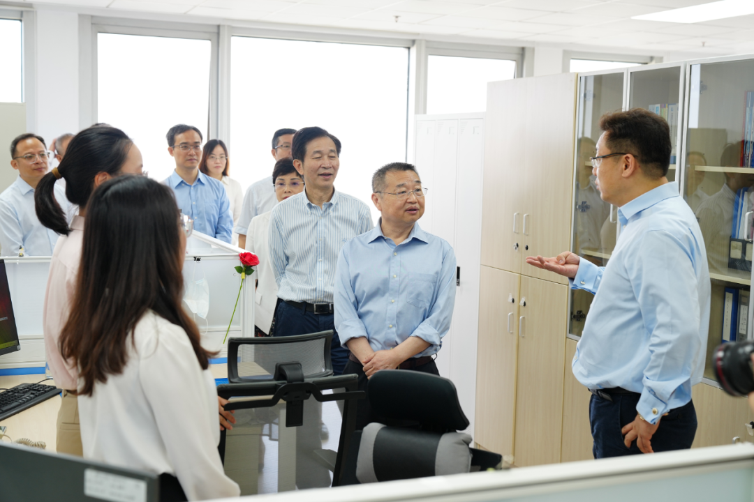 國家醫(yī)療保障局黨組書記、局長胡靜林調(diào)研醫(yī)保研究會和《中國醫(yī)療保險》雜志社